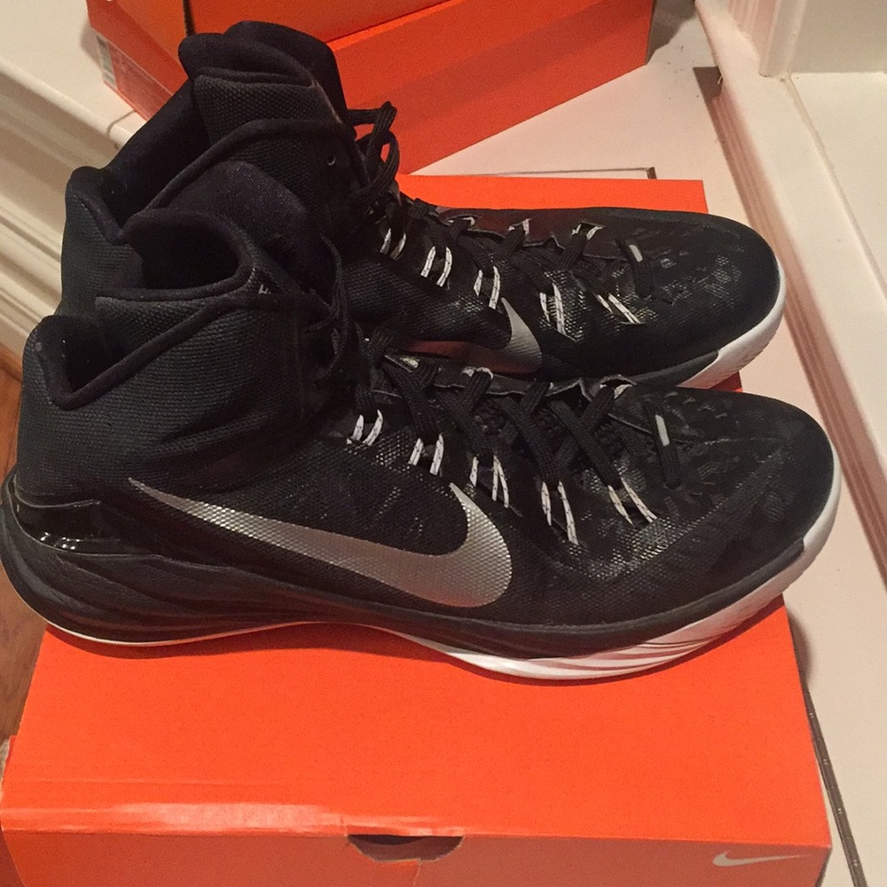 NIKE Hyperdunk 2014 TB Basketball Shoe.